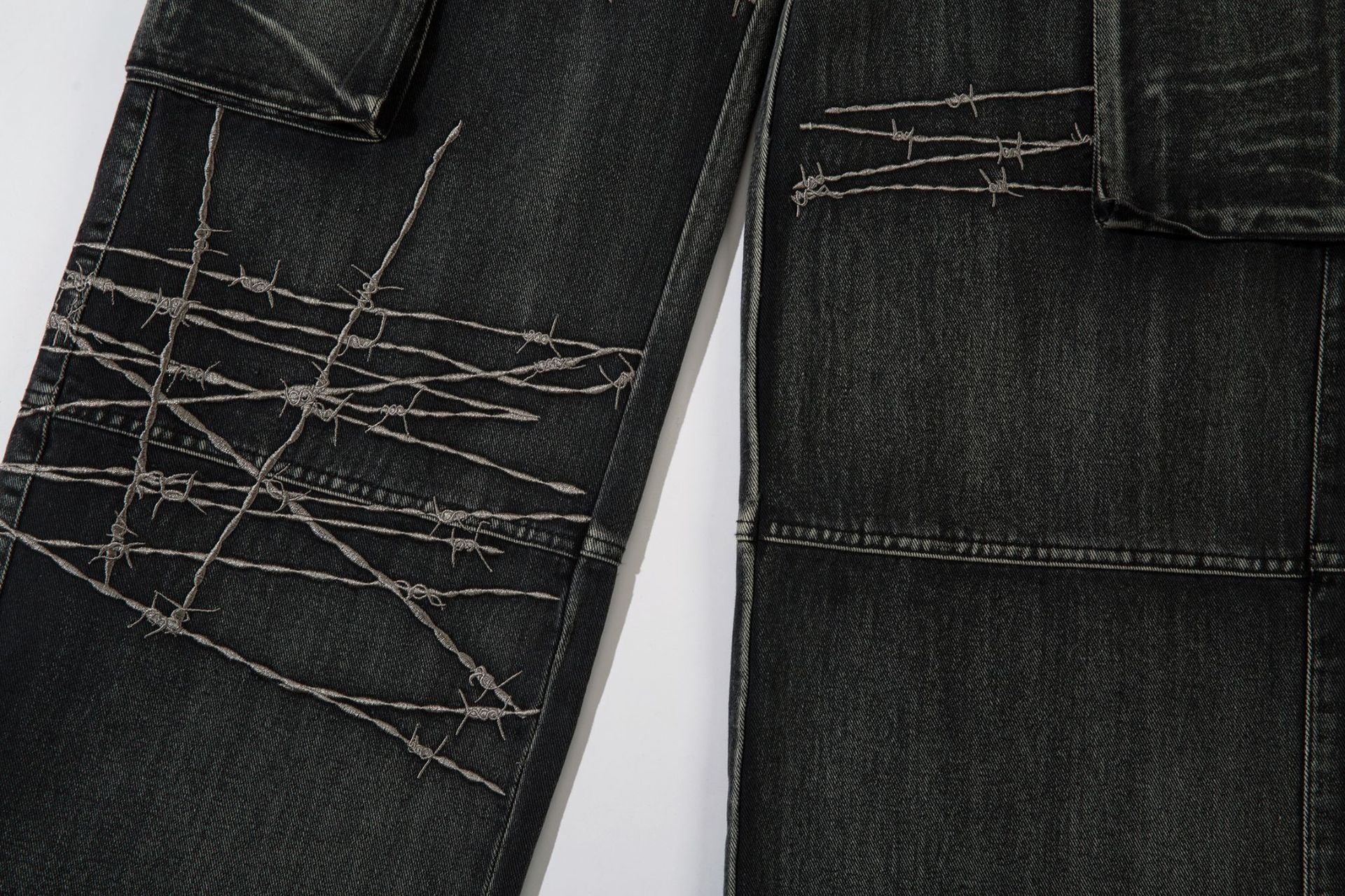Wide-Leg Cargo Jeans with Barbed Wire Embroidery – Baggy Streetwear Denim