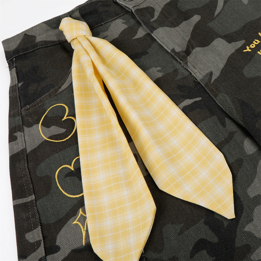 Men's Wide-Leg Camo Cargo Shorts with Bandana Detail & Multi-Pocket