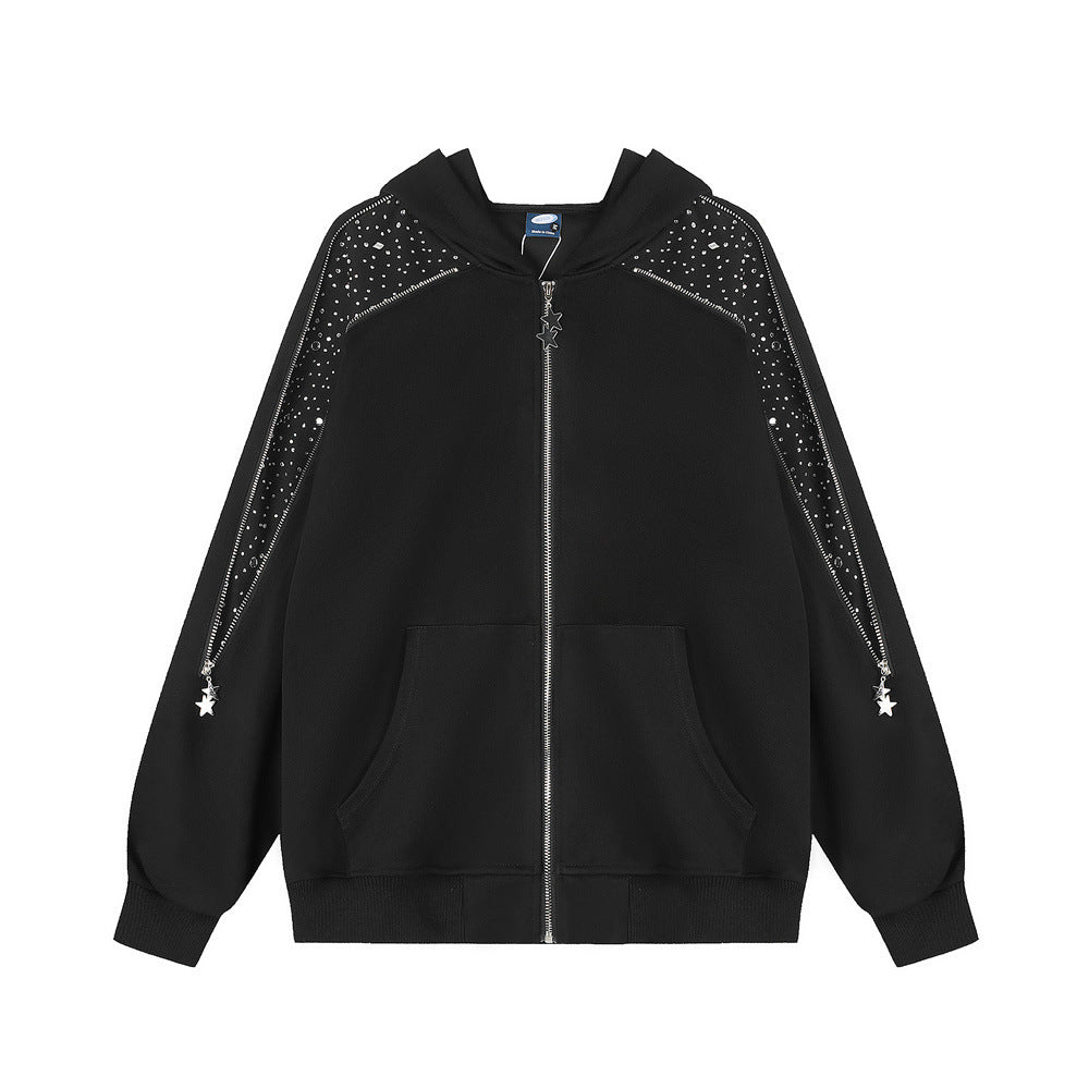 Sweat à capuche noir oversize zippé, ornements dispersés en strass sur les empiècements des épaules et tirette de fermeture décorative étoile argentée
