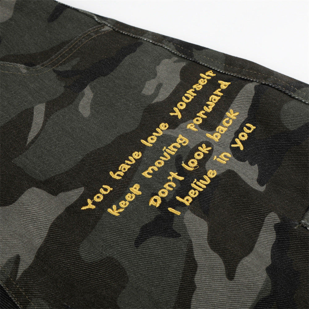 Men's Wide-Leg Camo Cargo Shorts with Bandana Detail & Multi-Pocket
