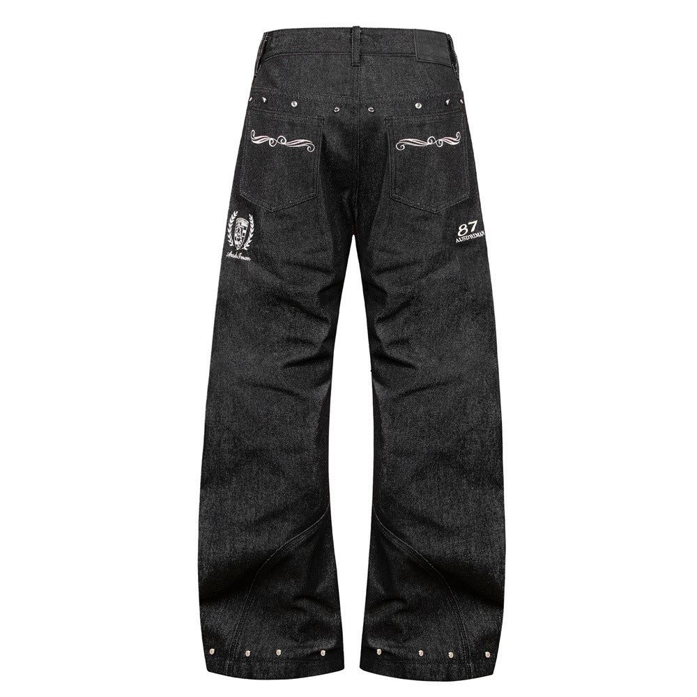 Jean homme à jambes larges avec broderie de badge et empiècements patchwork déconstruits