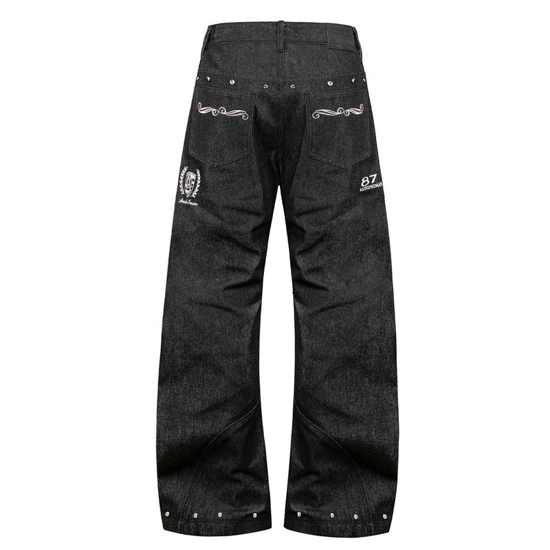 Jean homme à jambes larges avec broderie de badge et empiècements patchwork déconstruits