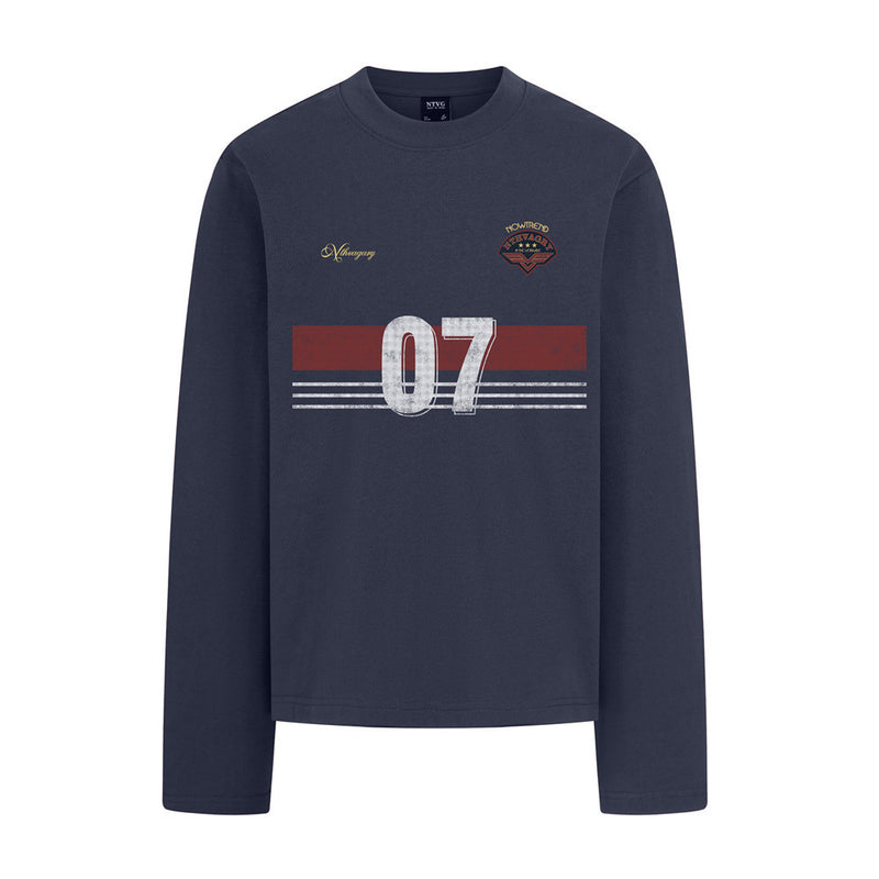 Langarmshirt mit Grafikprint – Streifenprint „07“, lockere Rundhals-Passform