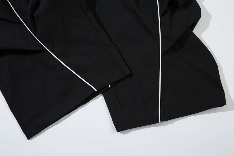 Herren-Trackpants mit kontrastierender Paspel und Colorblock-Seiteneinsätzen