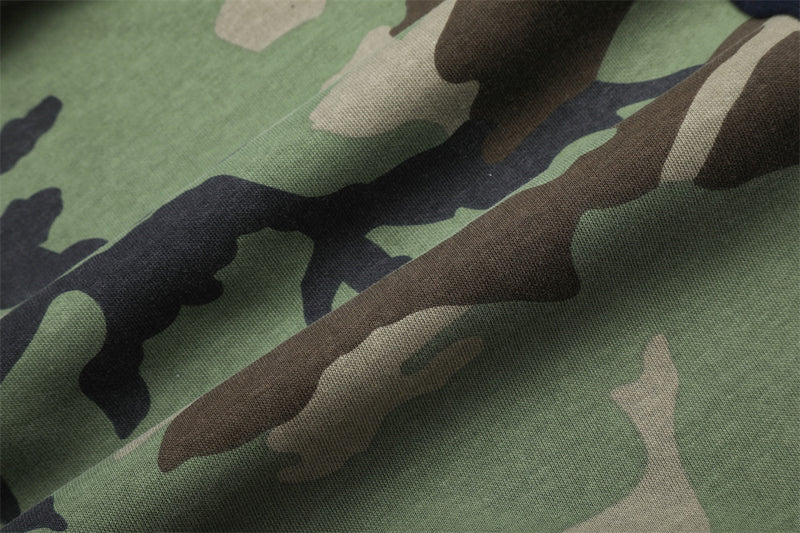 Pantalon de survêtement camouflage homme à jambes larges avec bandes latérales et écusson emblème