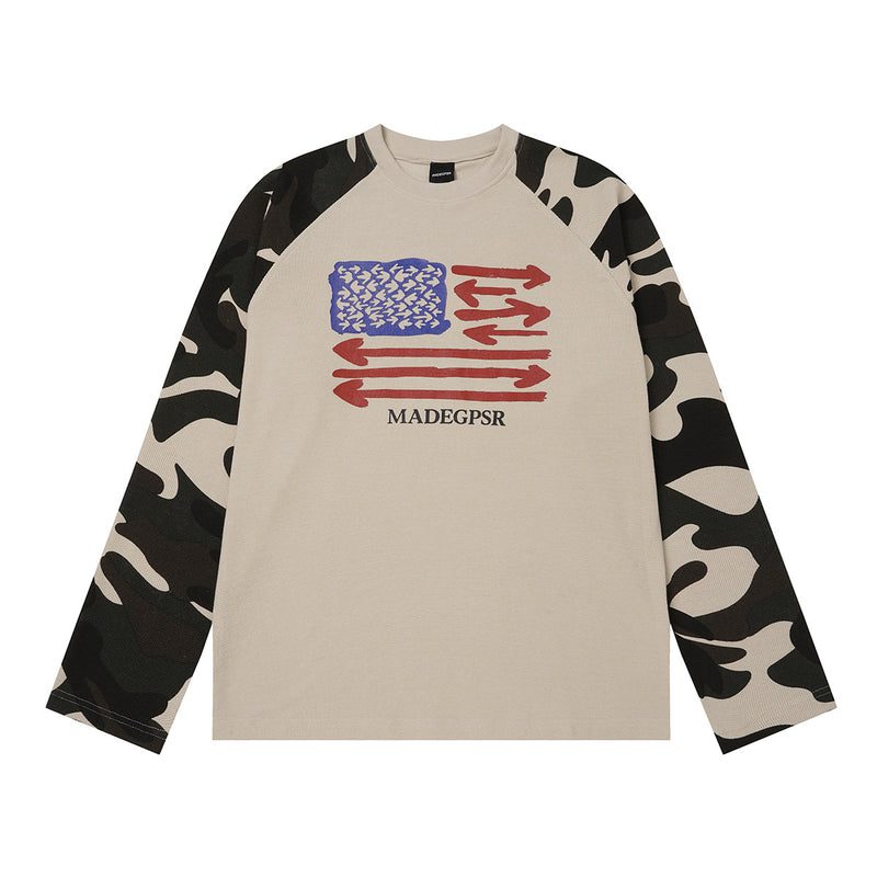 MADEGPSR Camouflage-Raglan-Langarmshirt mit Pfeilflaggen-Print auf der Brust, in Creme
