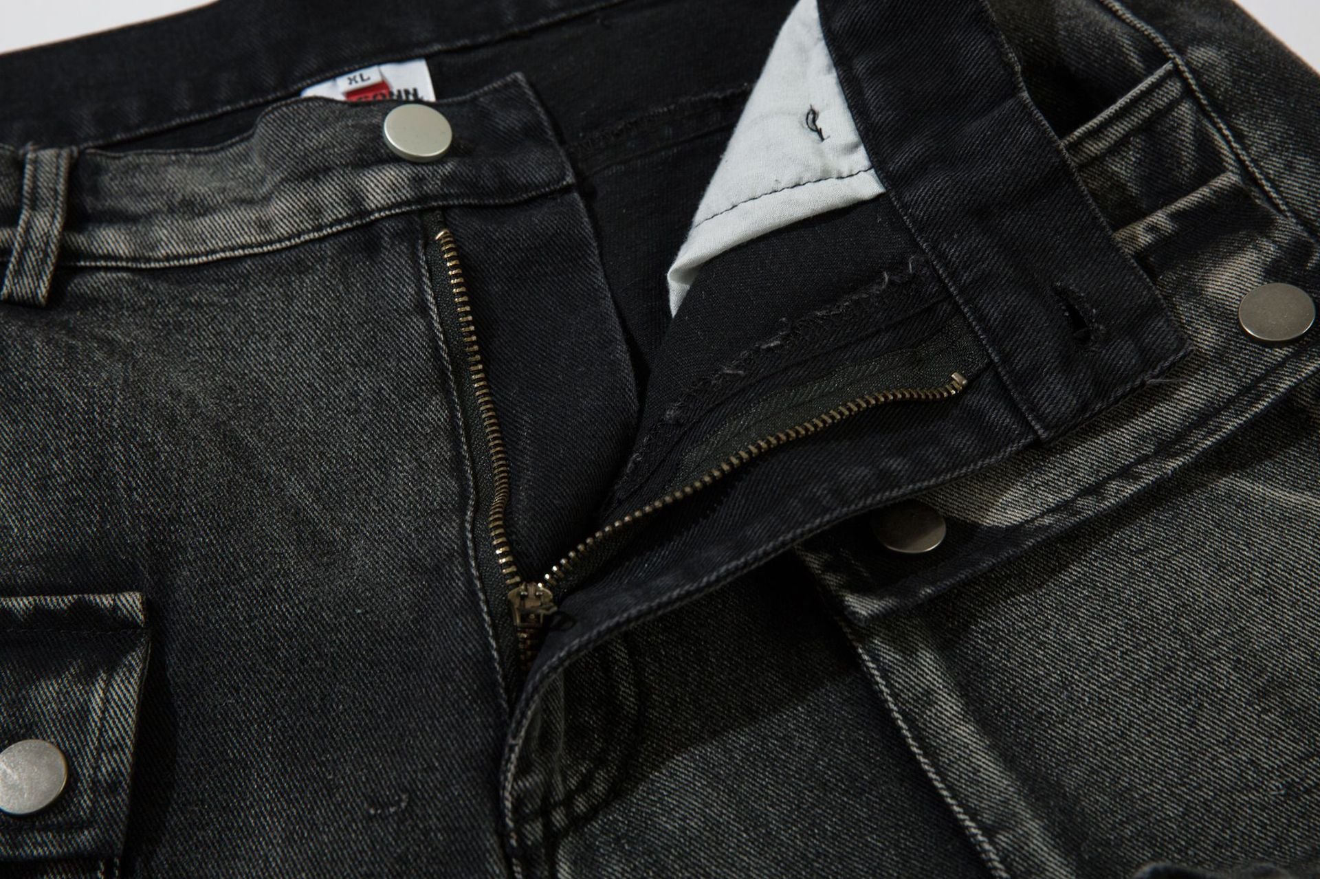 Wide-Leg Cargo Jeans with Barbed Wire Embroidery – Baggy Streetwear Denim