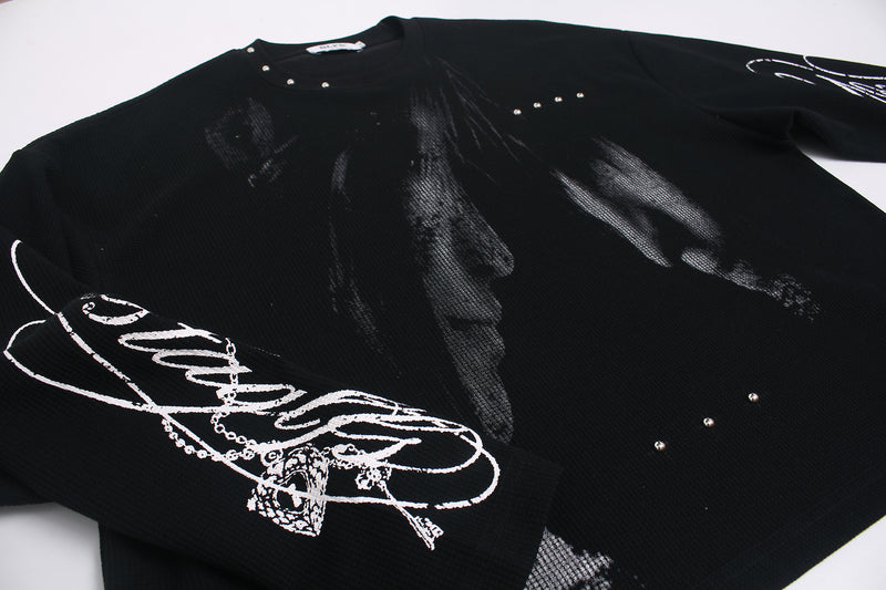 T-shirt graphique noir à manches longues avec détails cloutés et inscription