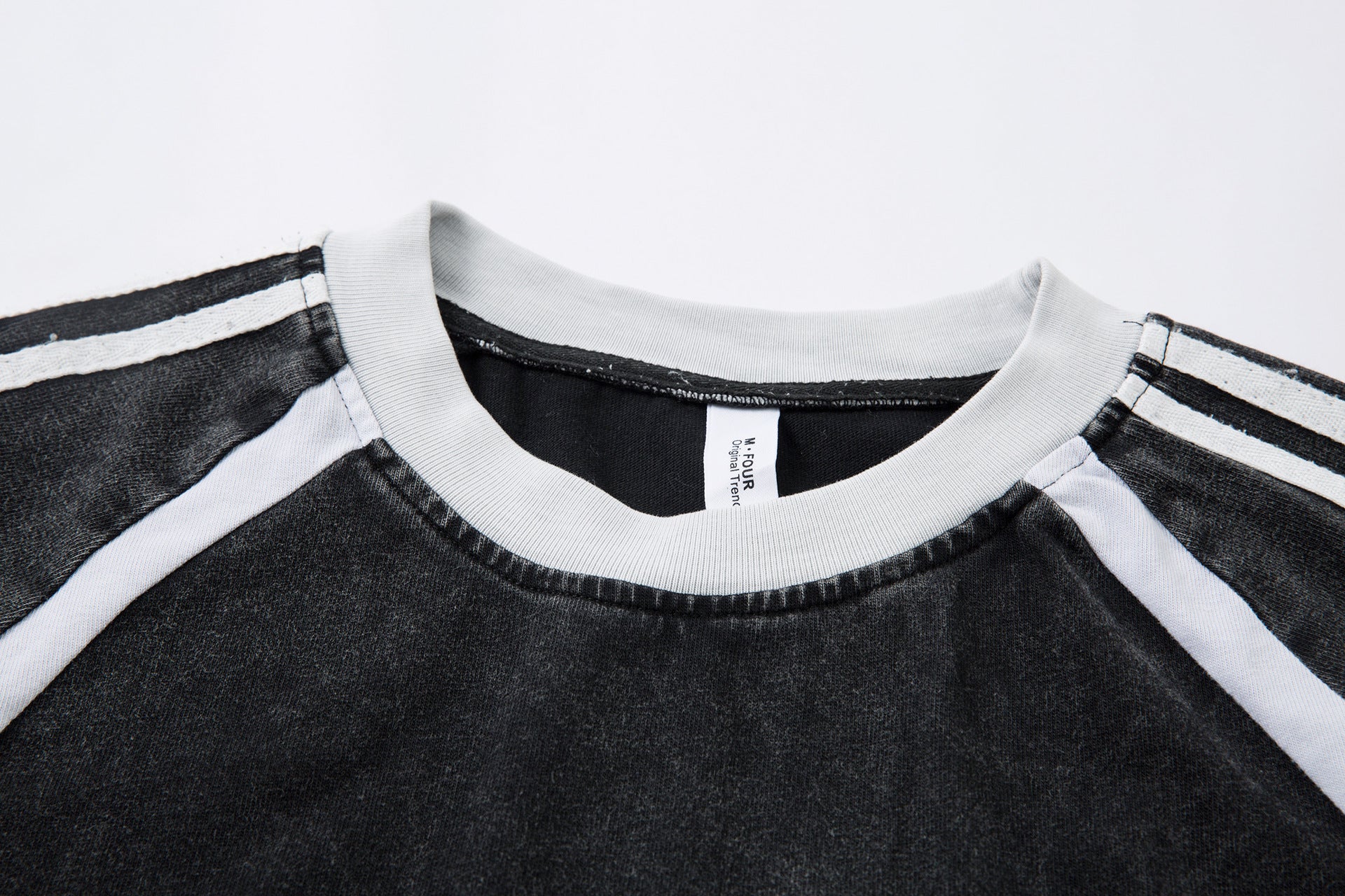 T-shirt graphique à manches longues – Imprimé écusson lapin streetwear, rayures et manches raglan