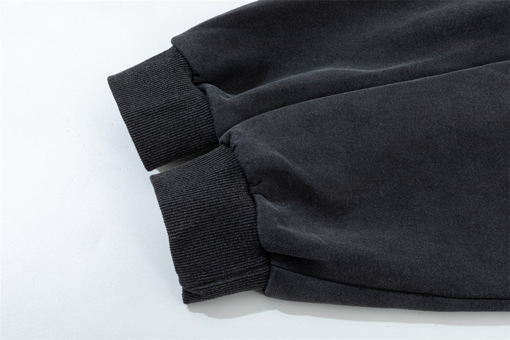 Sudadera con cremallera, capucha con ribete de pelo sintético y bordado de estrellas doradas — Streetwear para hombre