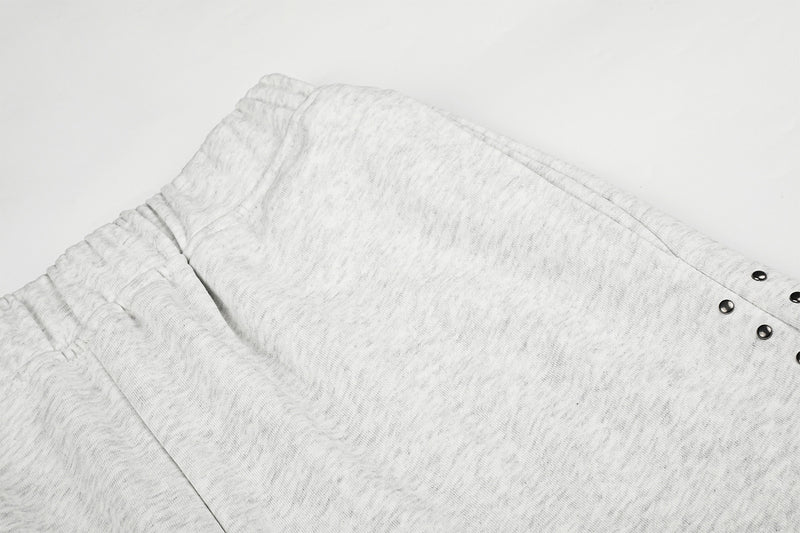 Jogging à jambes larges avec clous – Coupe ample et croix ornée de strass