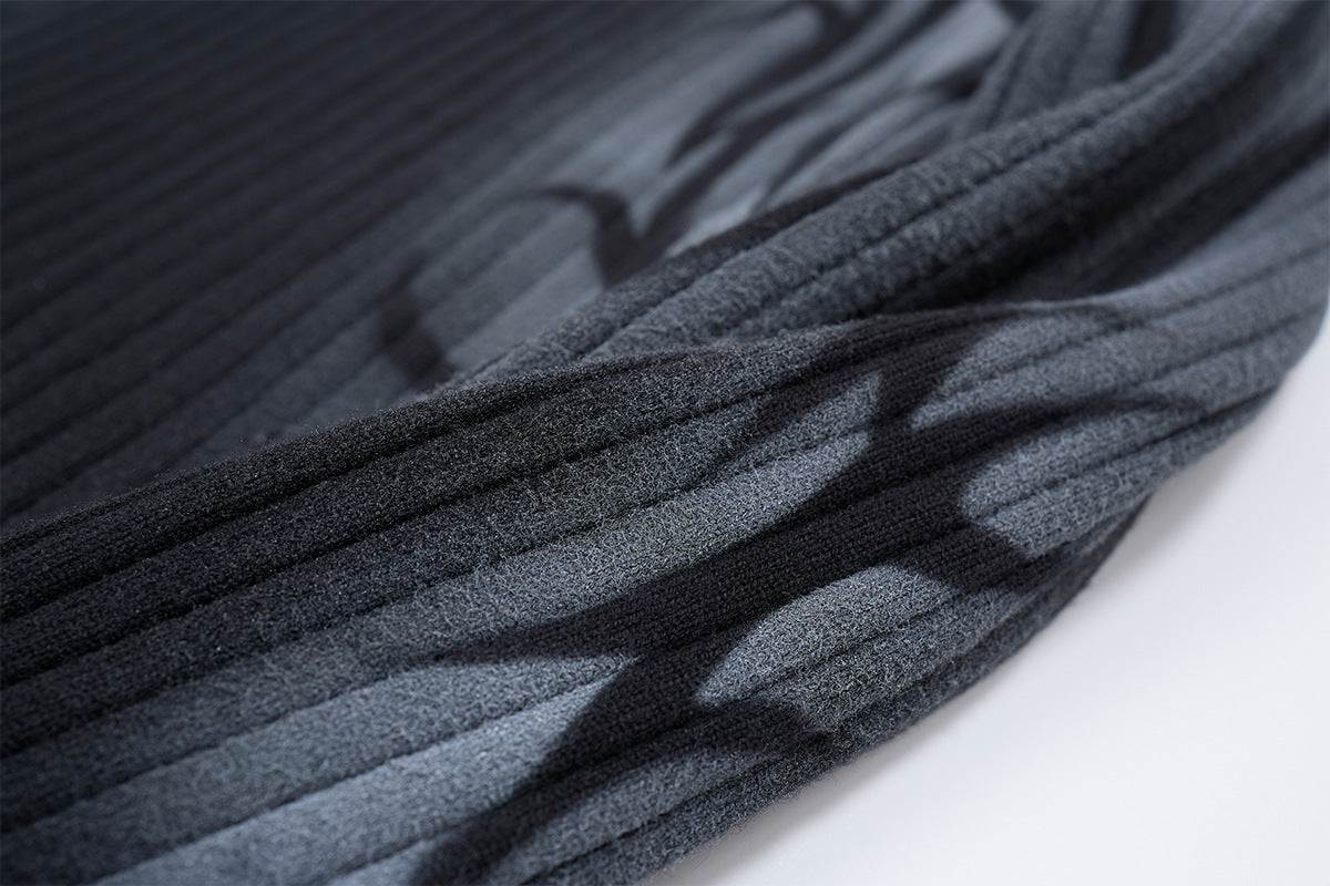 Pull côtelé à col rond avec imprimé graffiti tribal