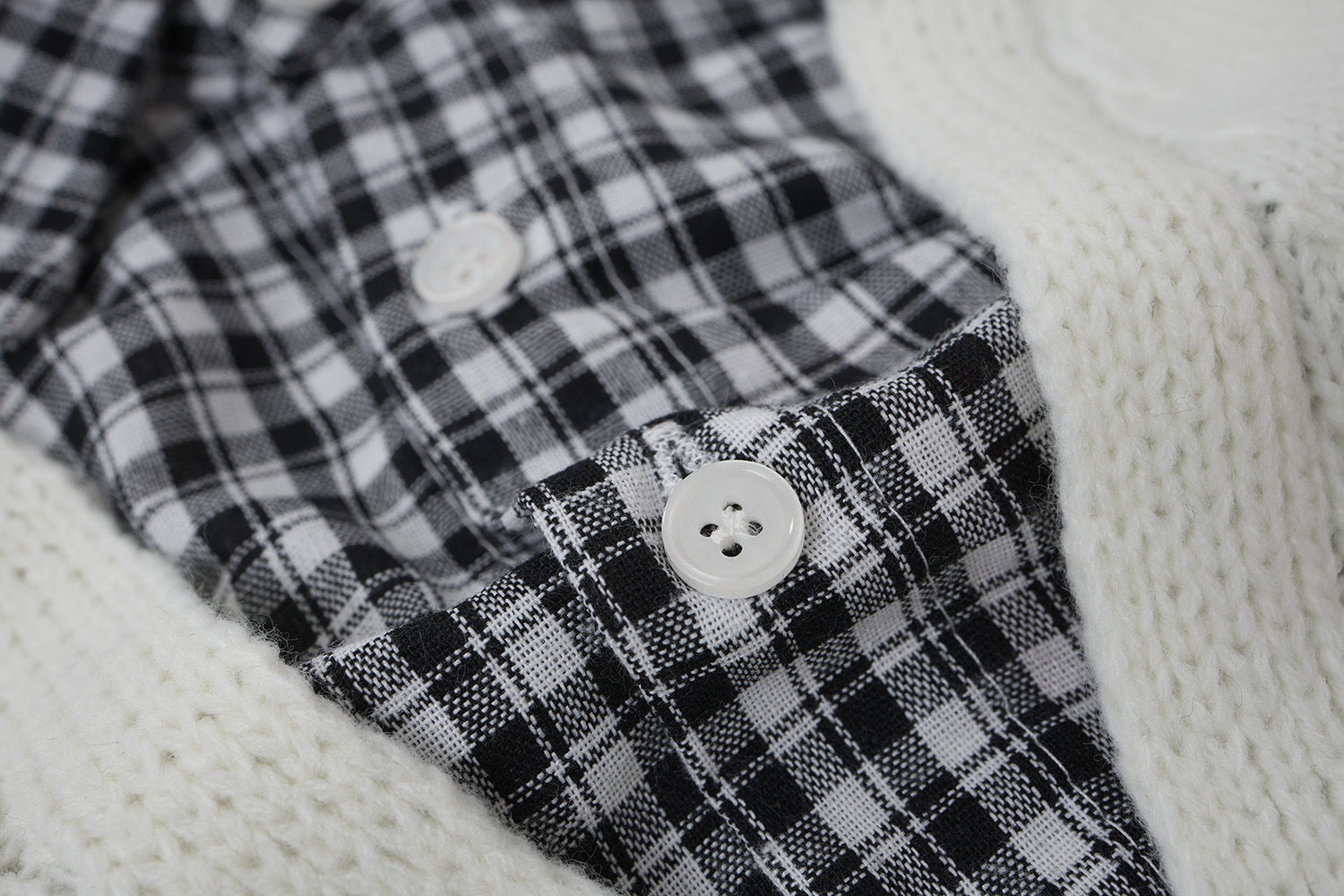 Cardigan en maille déstructurée à col tartan superposé
