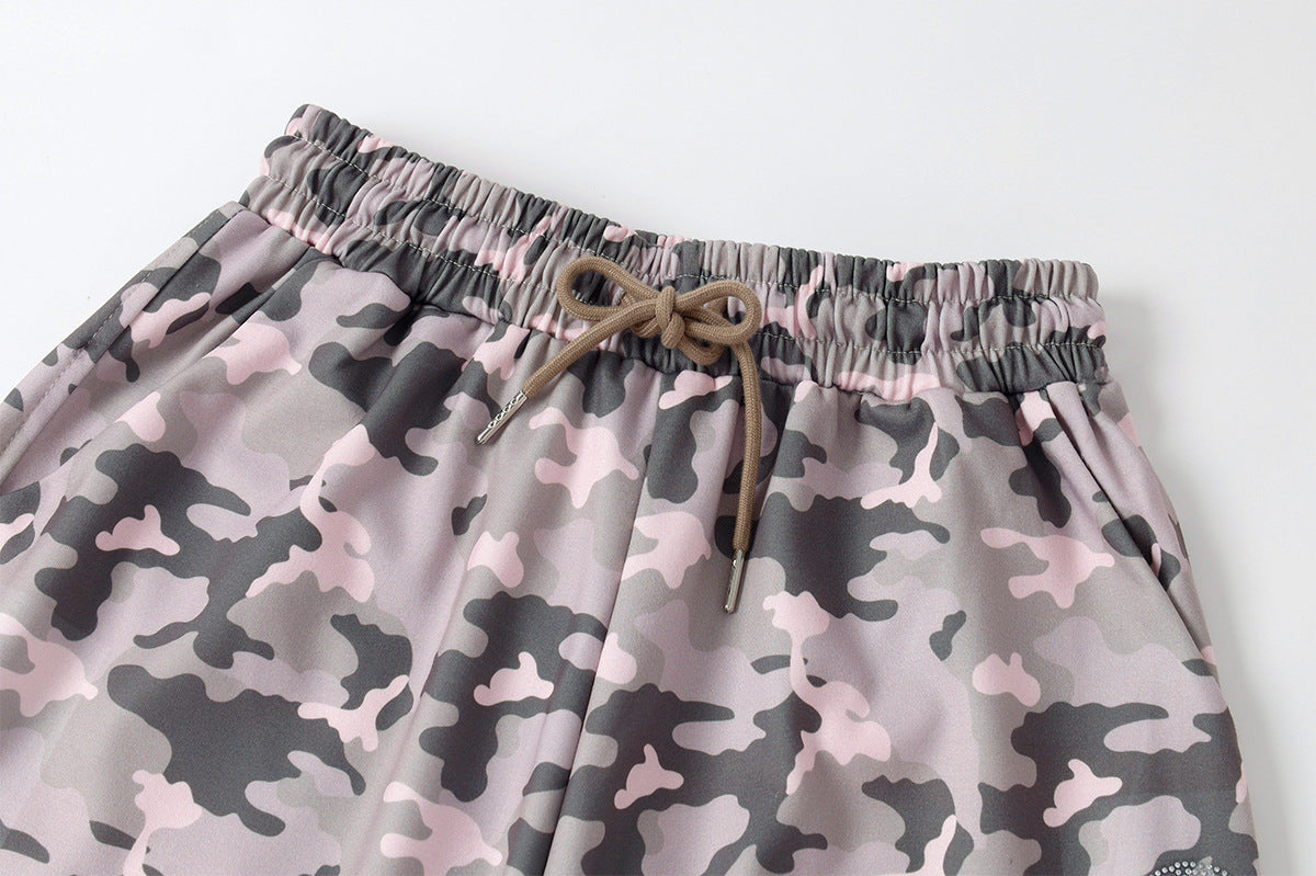 Camo-Jogginghose mit weitem Bein, Strassdetails & Kordelzug am Saum