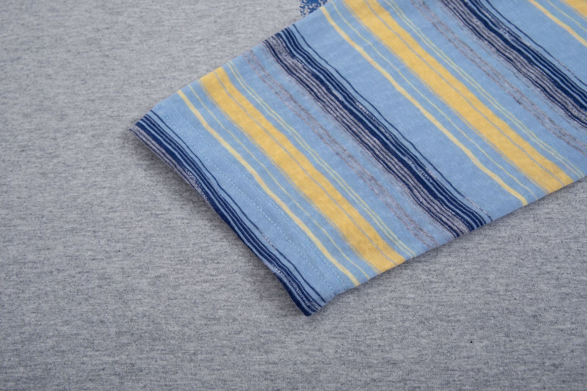 Kastiges Oversized-Langarmshirt mit Streifenärmeln & Hello-Patch