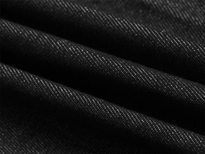 Wide-Leg-Jeans aus Raw-Black-Denim mit diagonalem Knopfverschluss