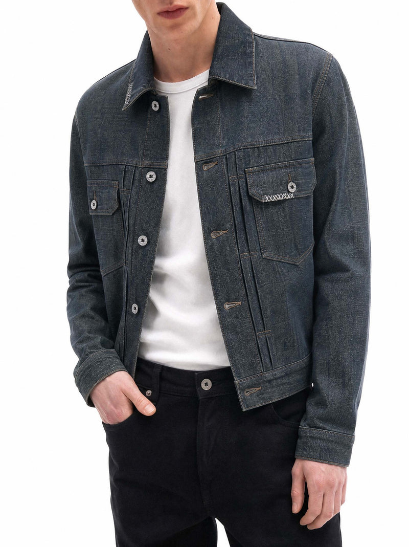 Veste boxy en jean délavé – Plis poitrine, col italien, coupe workwear raccourcie