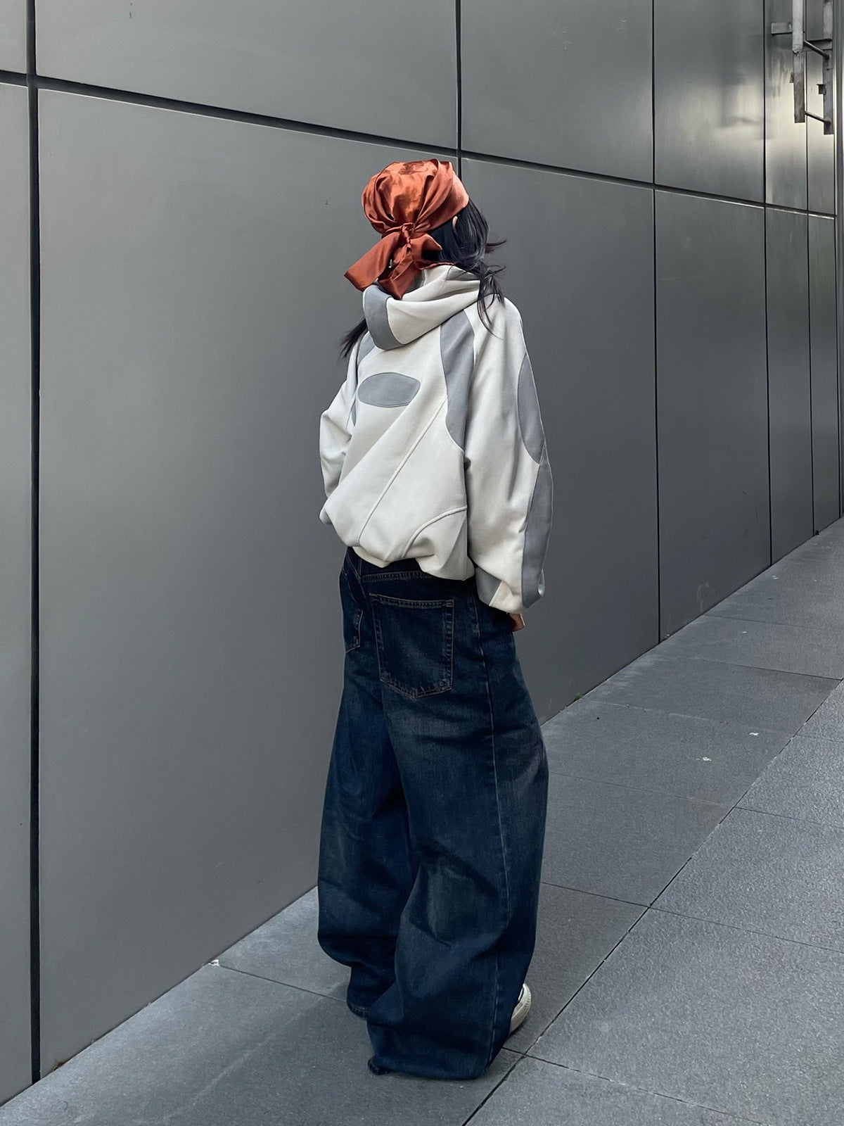 Oversize-Patchwork-Hoodie – grauer, zweifarbiger Streetwear-Pullover