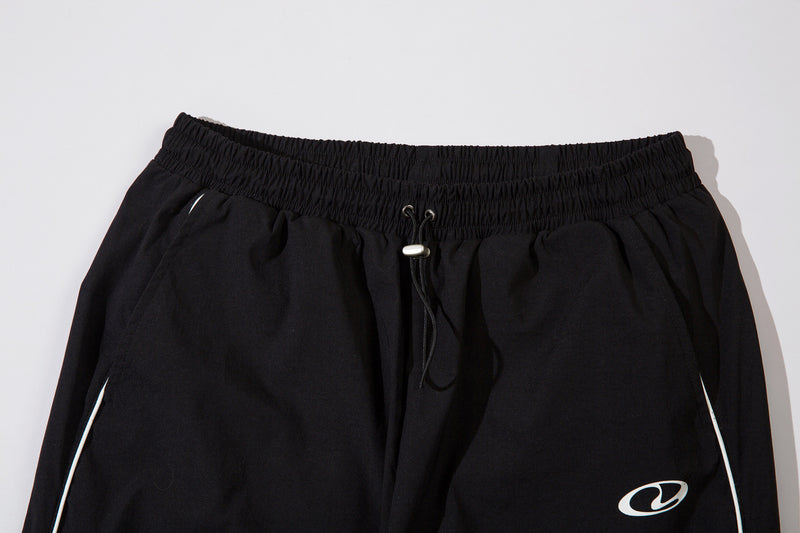 Herren-Trackpants mit kontrastierender Paspel und Colorblock-Seiteneinsätzen
