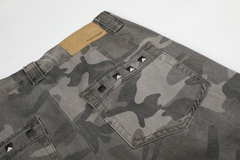 Pantalon cargo baggy camouflage à rivets, coupe large et multi-poches