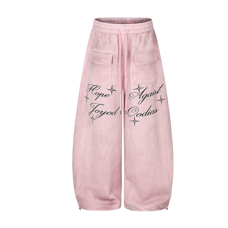 Pantalones de chándal oversize de pierna ancha en rosa con estampado de letras caligráficas, bolsillos cargo y detalle de cremallera en el bajo