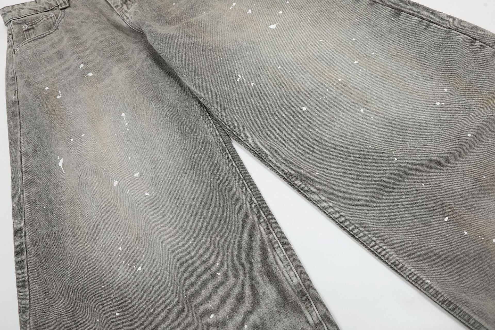 Jean baggy à jambes larges – Denim gris délavé à l’acide avec éclaboussures de peinture