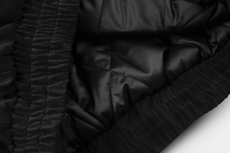 Schwarze Bomberjacke mit Wildlederoptik, Kunstpelzkragen und Wattierung im Biker-Stil