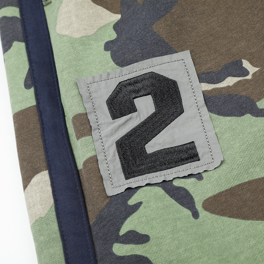 Pantalon de survêtement camouflage homme à jambes larges avec bandes latérales et écusson emblème