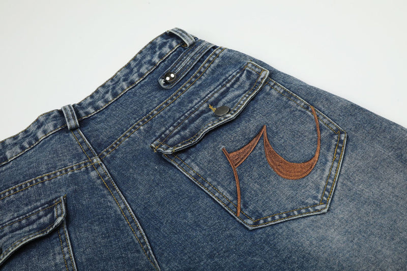 Wide-Leg Baggy Jeans – Light Blue Washed Denim with Metal Stud & Pintuck Detail