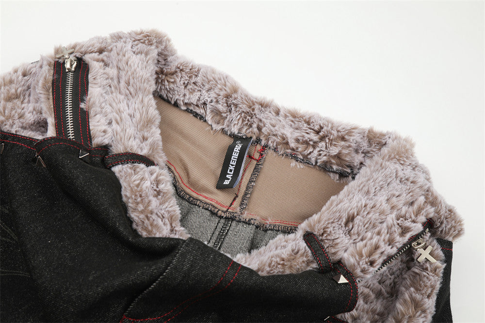 Schwarze Wide-Leg-Jeans mit Kunstfell-Kontrastbund und Nieten-Details