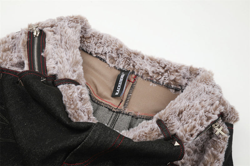 Schwarze Wide-Leg-Jeans mit Kunstfell-Kontrastbund und Nieten-Details
