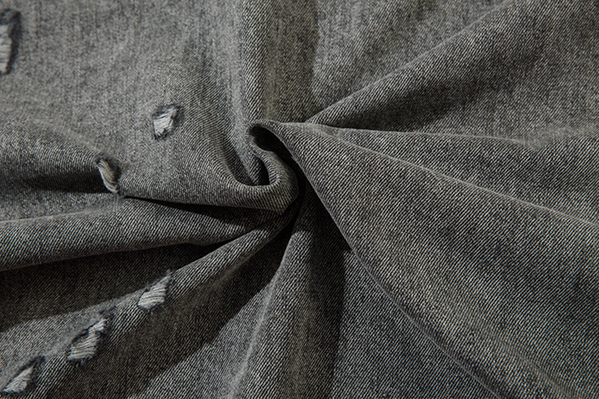 Sweat à capuche en denim délavé et déchiré – Broderie SMK, ourlet brut et détails usés
