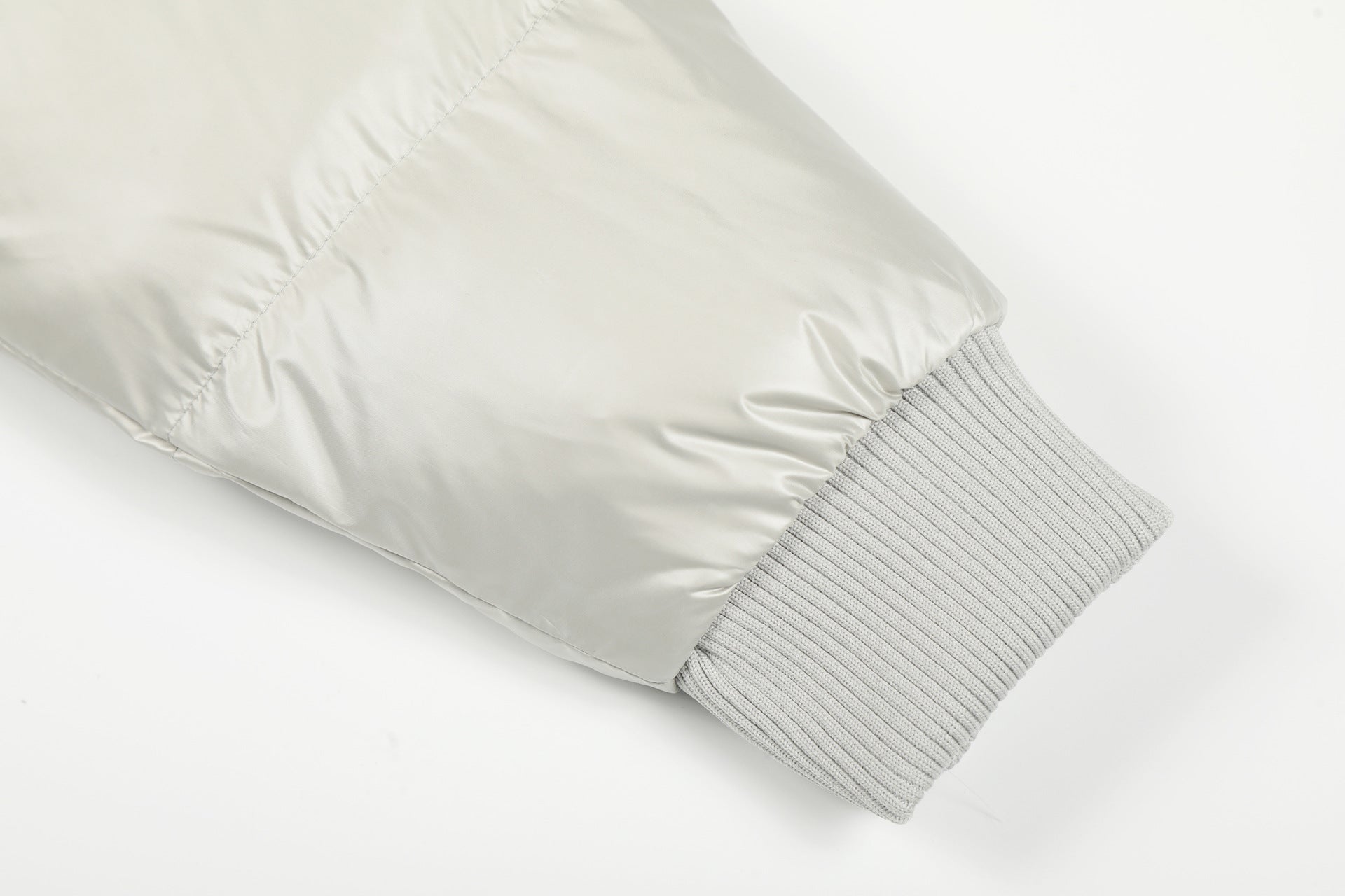 Blouson bomber matelassé court à col en fourrure – Manteau d’hiver à capuche et écussons graphiques