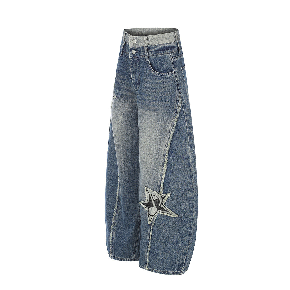 Baggy-Jeans mit weitem Bein, Stern-Patches und offenen Fransennähten