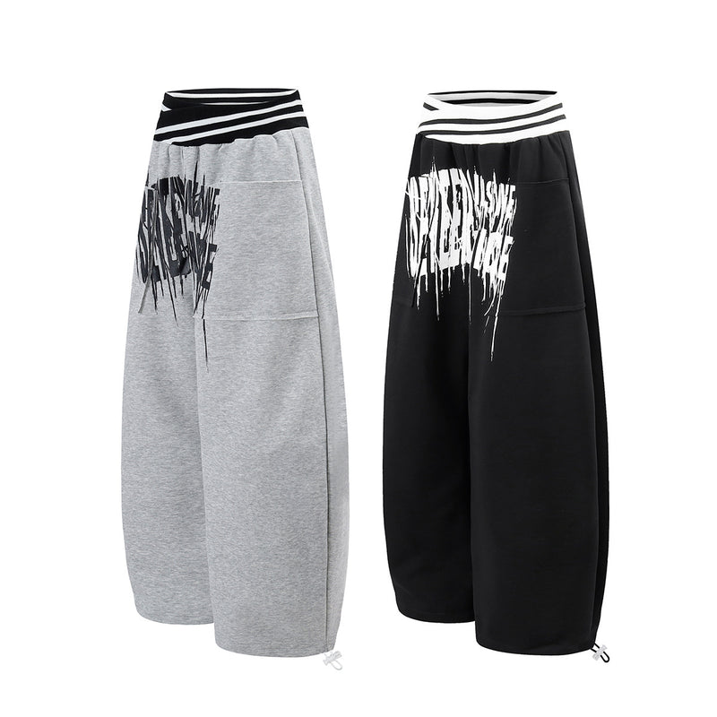Jogginghose mit weitem Bein zum Hineinschlüpfen, gestreiftem Bund und Gothic-Grafikprint