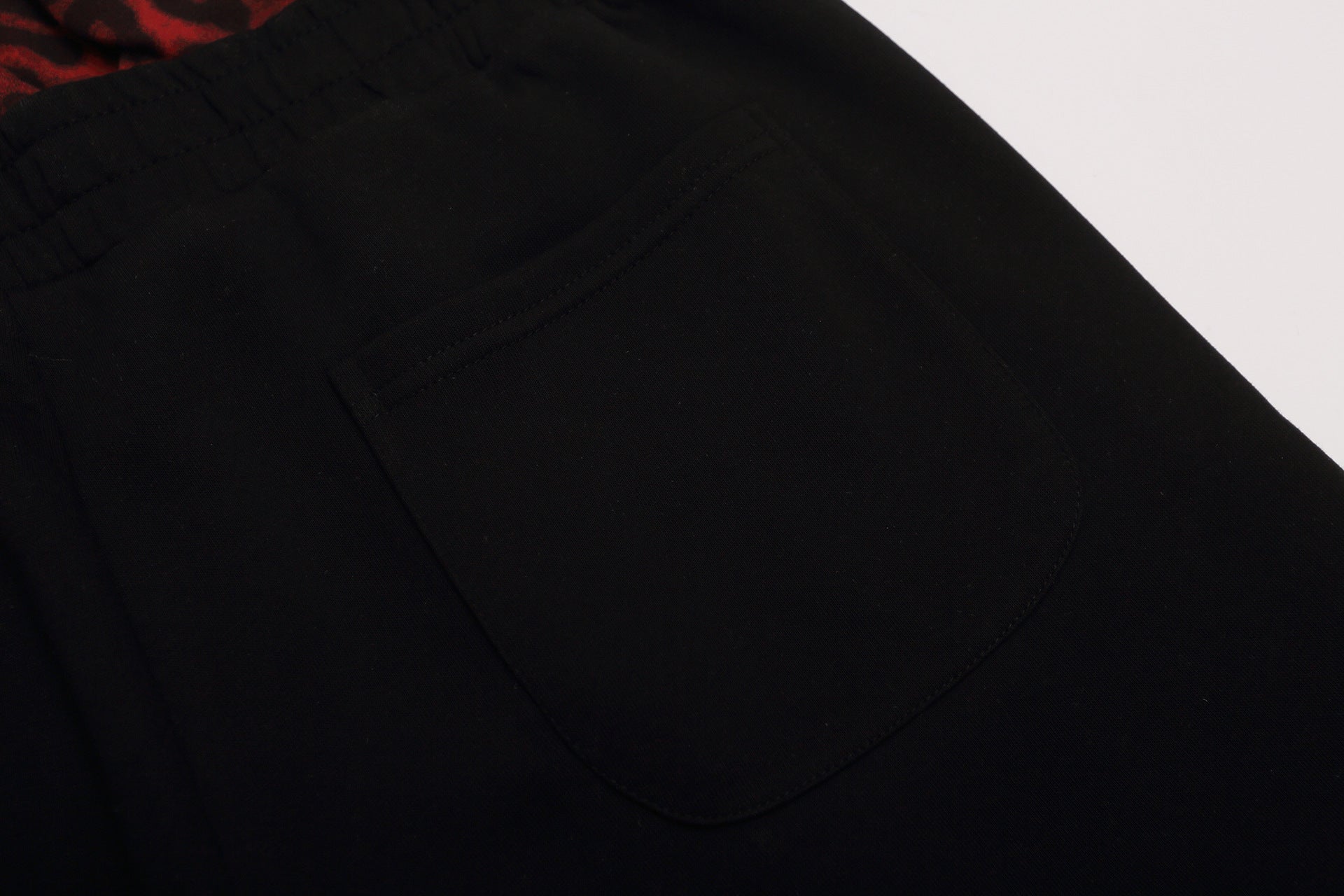 Wide-Leg-Jogginghose mit Leo-Print-Bund & seitlichen Nieten