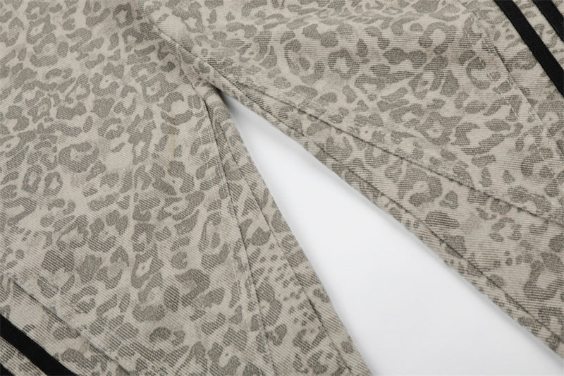 Retro Leopard Print Wide-Leg Baggy Jeans with Contrast Stripe & Pocket Detail