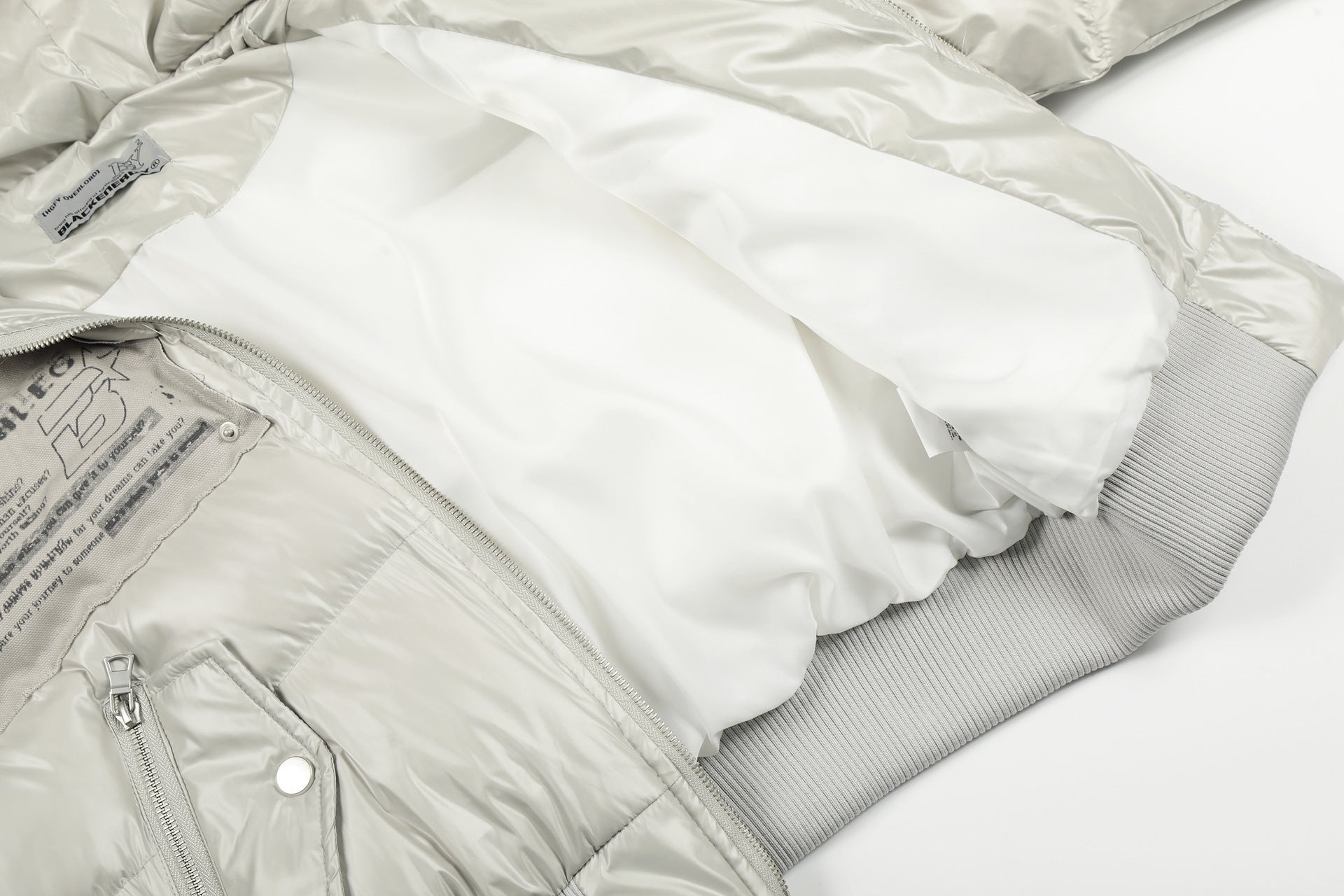 Blouson bomber matelassé court à col en fourrure – Manteau d’hiver à capuche et écussons graphiques