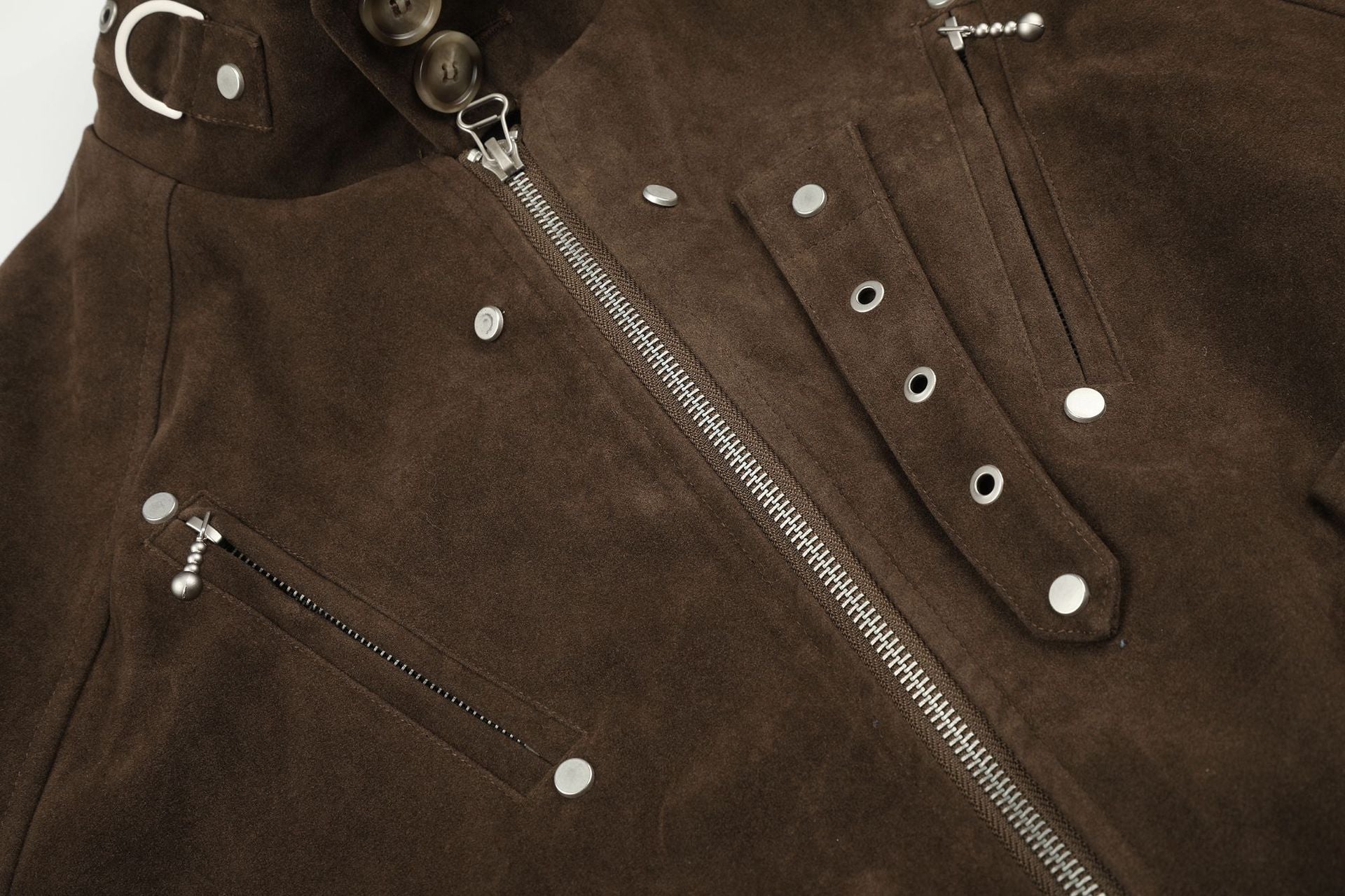 Blouson bomber court en suédine avec éléments métalliques – Style streetwear punk