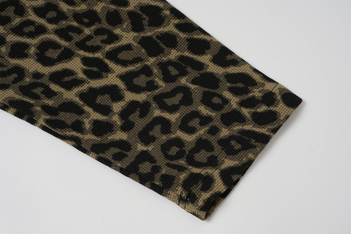 Langarm-Raglan-Shirt mit Leopardenärmeln und Gothic-Kreuz-Print