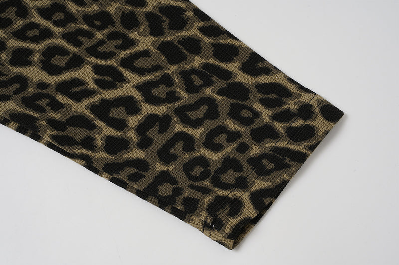 Langarm-Raglan-Shirt mit Leopardenärmeln und Gothic-Kreuz-Print