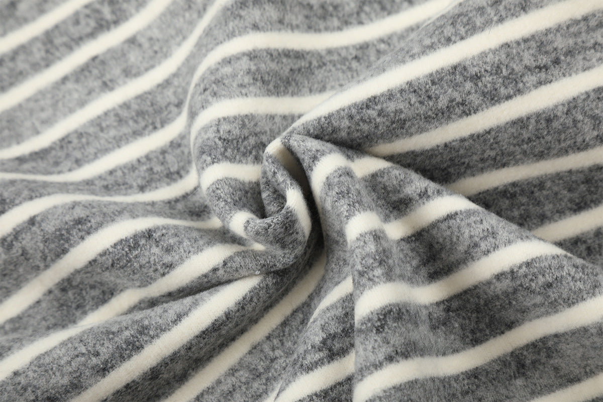 Sweat à capuche zippé rayé avec bordure en fausse fourrure