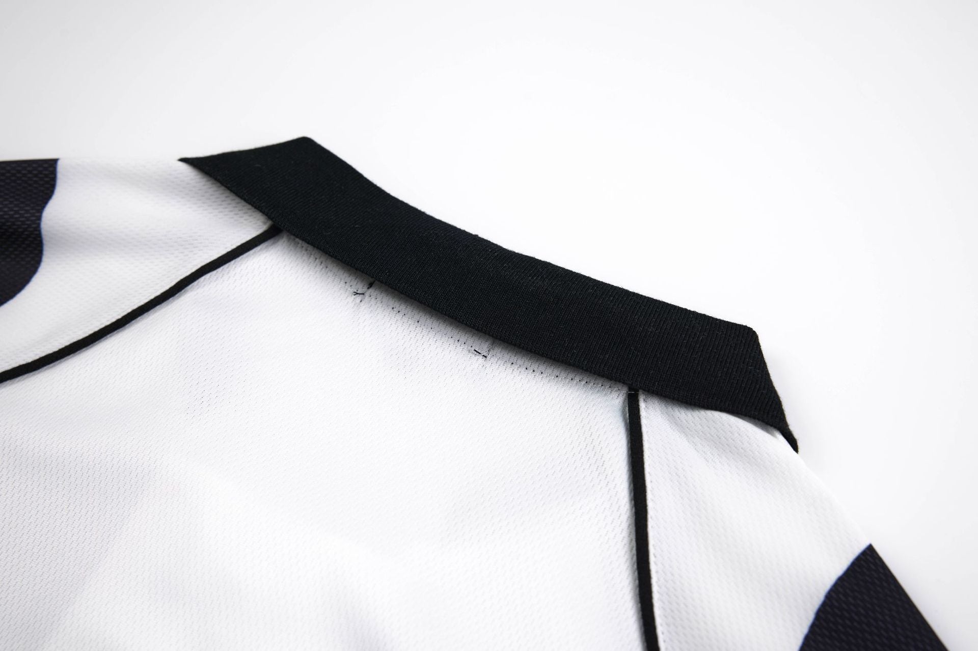 Maillot de football à manches longues noir et blanc à rayures, polo graphique
