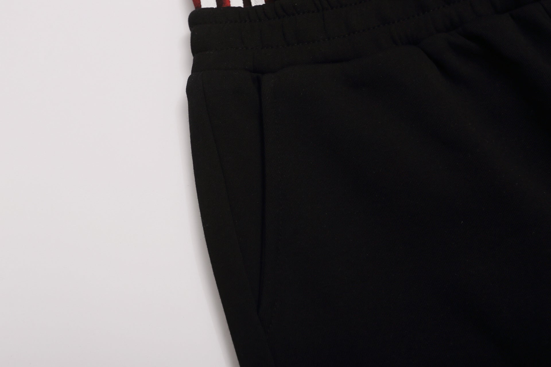 Wide-Leg-Jogginghose mit Leo-Print-Bund & seitlichen Nieten