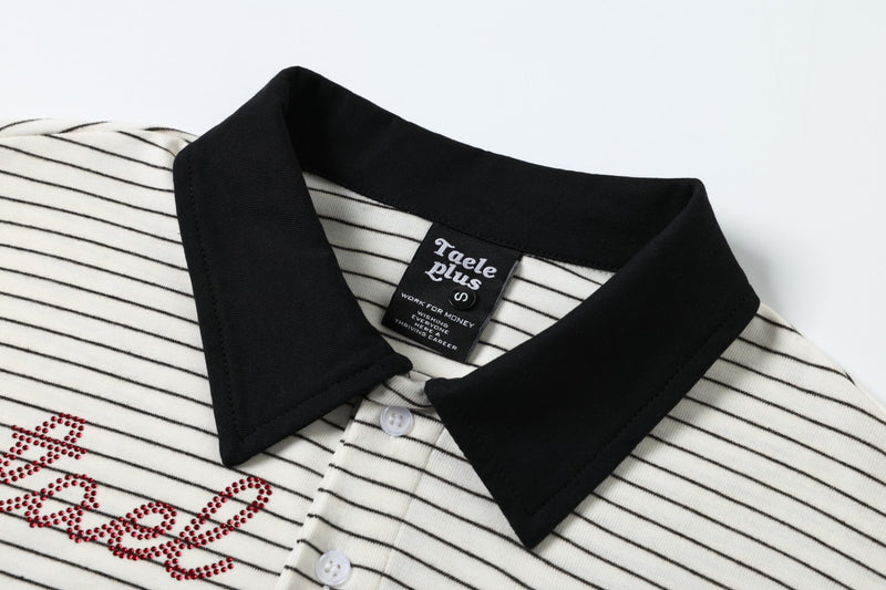 Polo de rayas con gráfico de letras de strass – Manga corta y cuello negro