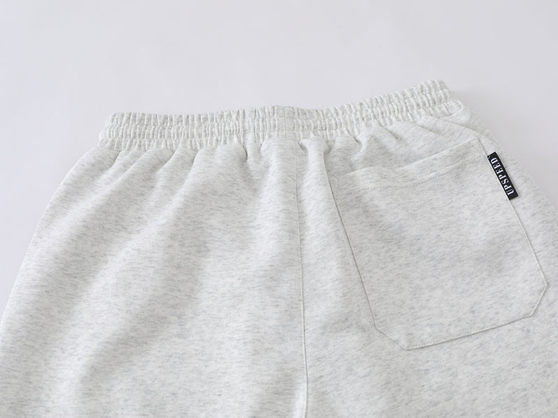 Pantalon de survêtement à jambes larges avec graphisme héraldique et détails latéraux multibandes