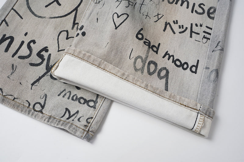 Wide-Leg-Jeans mit Graffiti-Print, Schlüsselanhänger-Anhängern und Deko-Ketten