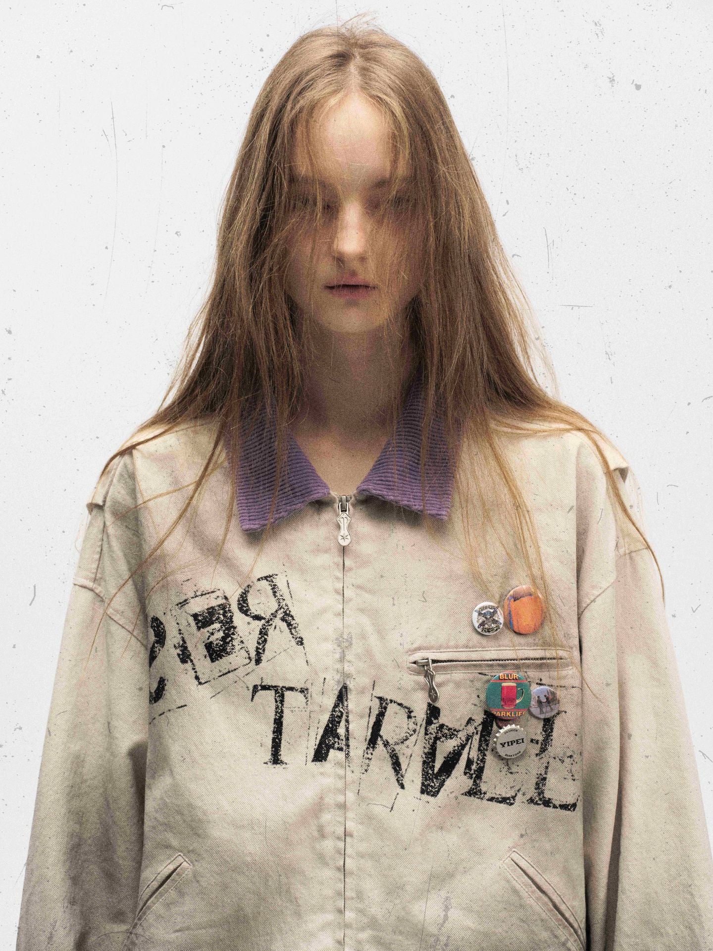 Veste zippée à imprimé graphique – Coton délavé effet usé, col violet et badge