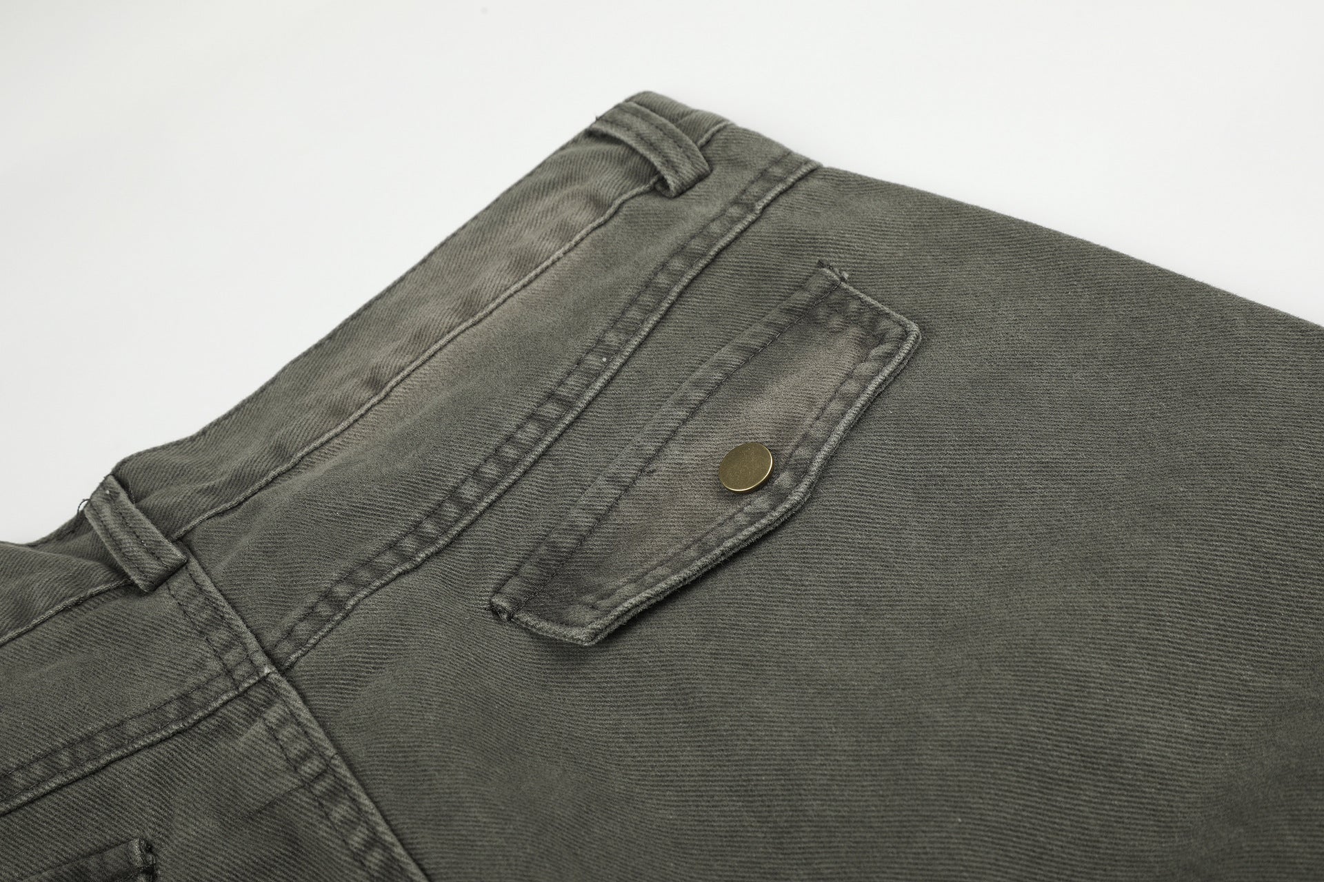 Wide-Leg Cargo Jeans – Washed Denim, Straight-Fit with Multi-Pocket Detail