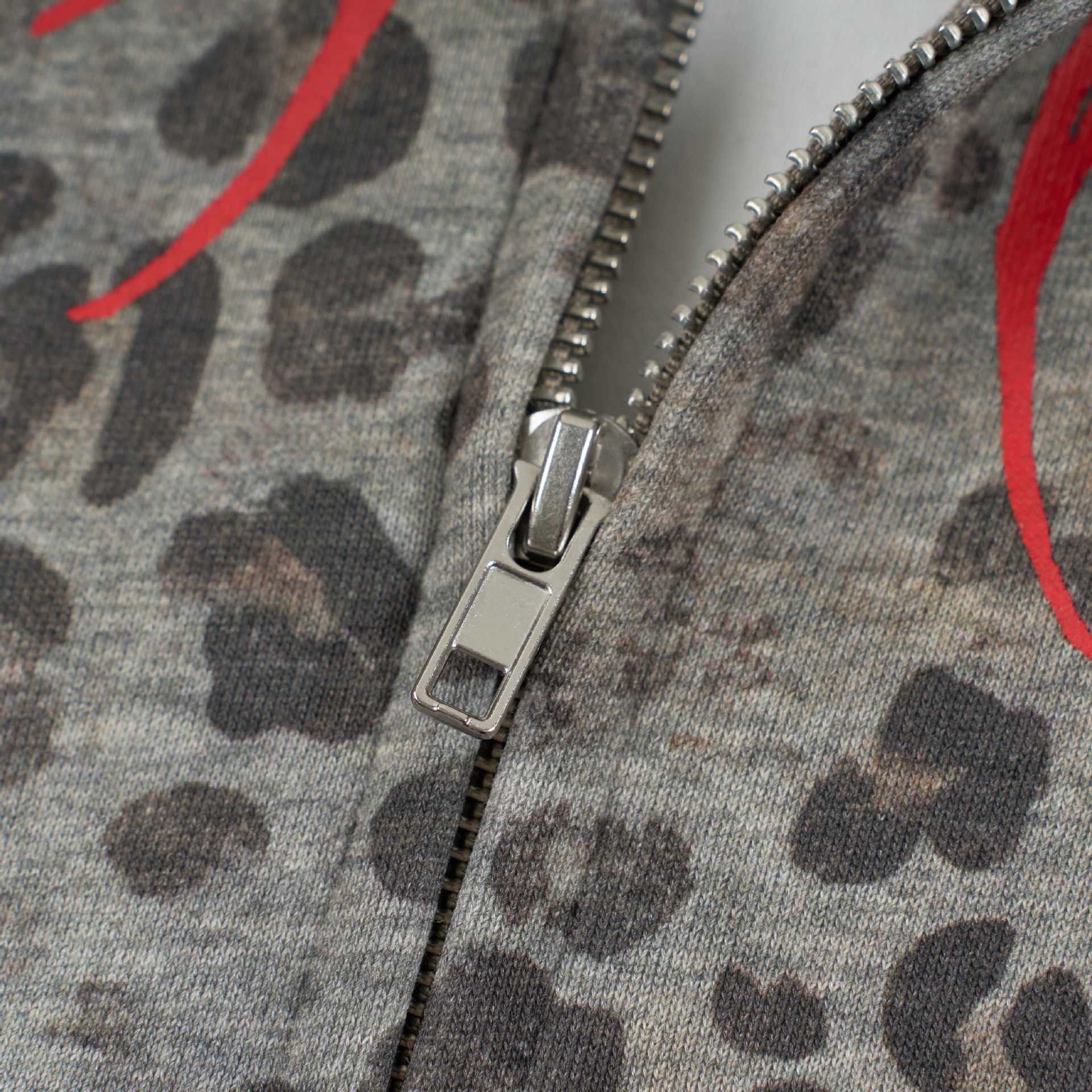 Sudadera con cremallera de estampado de leopardo, alas tribales y gráfico de águila doble